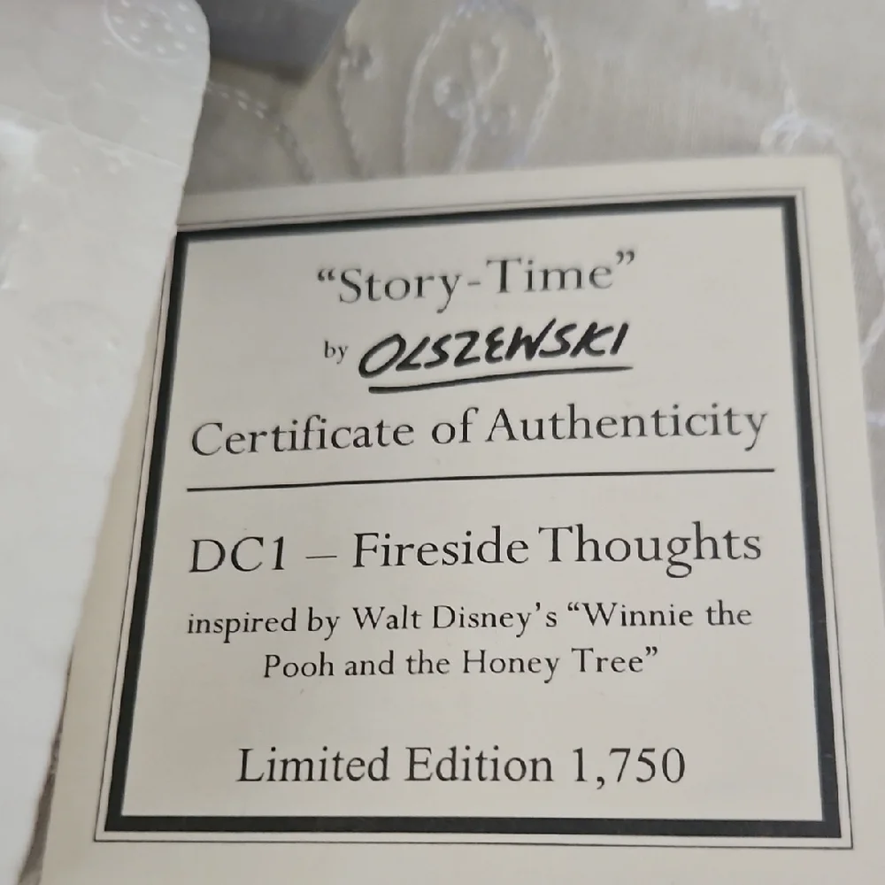 Disney OLSZEWSKI Collection Gold Base - DCI Fireside Thoughts 